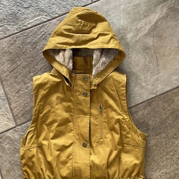 + nwot + LOVE TREE Hooded Vest - Picture 3 of 8